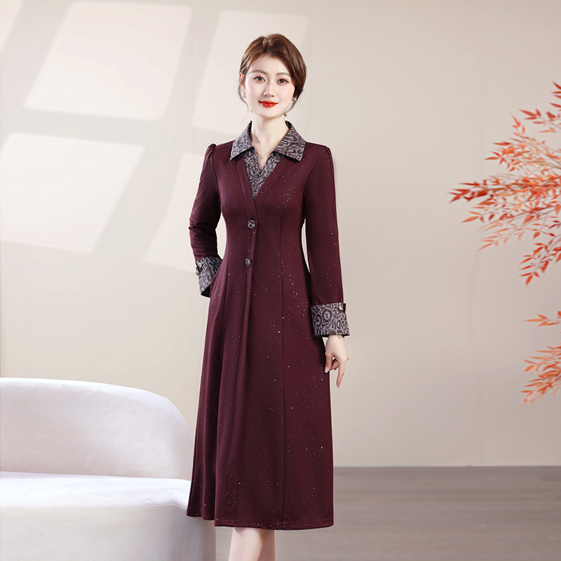 Winter Clothing Trends 2025 - Gaun Wanita Kerah Lipat Model Dua