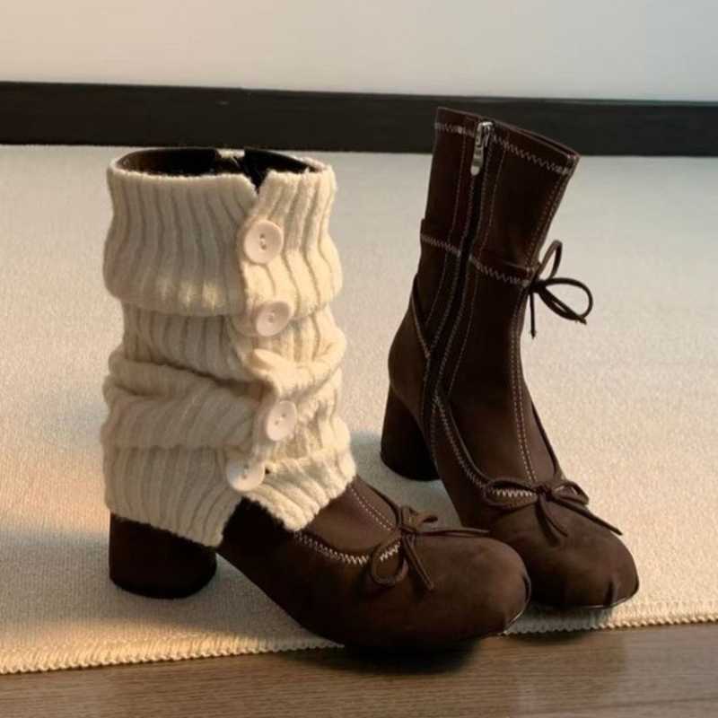 Winter Clothing Trends 2025 - Sepatu Boots Wanita Hak Tinggi Model
